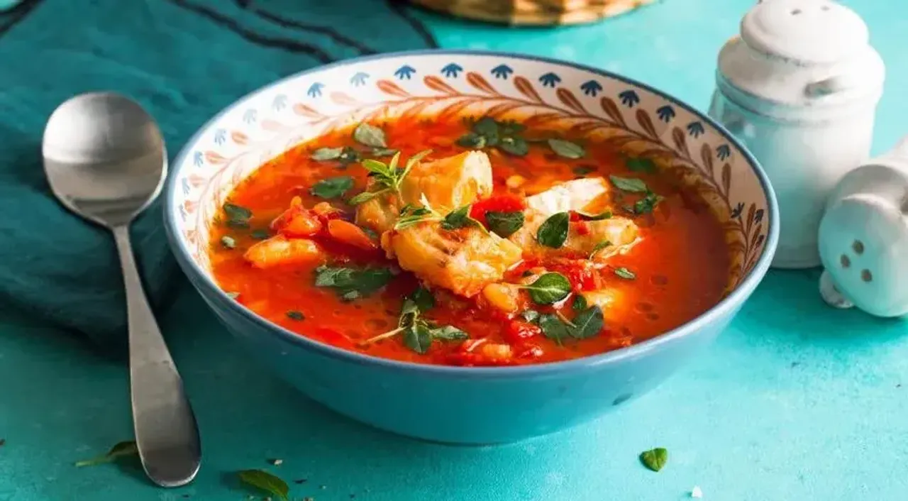 Spicy fish soup with tomatoes: a warming winter taste - MealWings