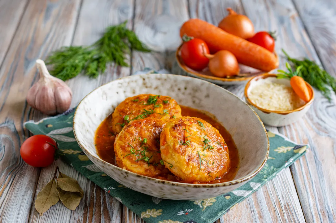 Chicken meatballs with rice in tomato sauce
 - MealWings