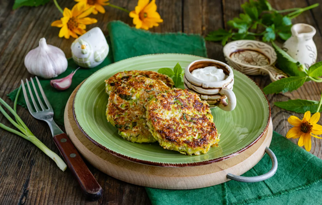 Cottage cheese pancakes with zucchini and oatmeal - MealWings