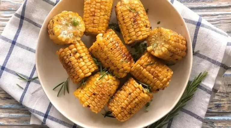 Жареная кукуруза с розмарином