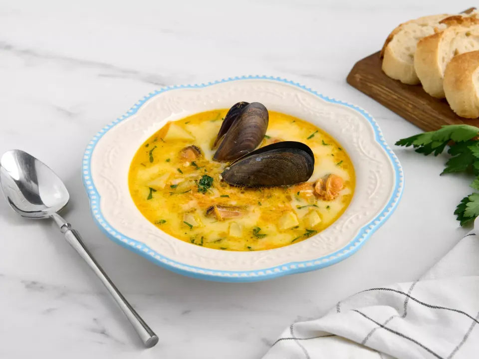 Cheesy Mussel Soup - MealWings