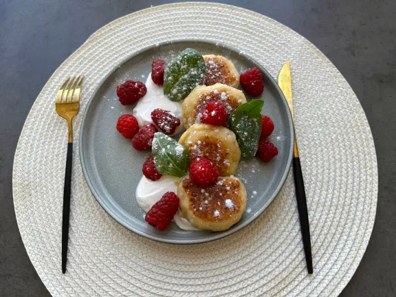 Cheesecakes with raspberry filling