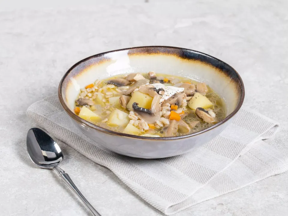 Mushroom and pearl barley soup with champignons - MealWings