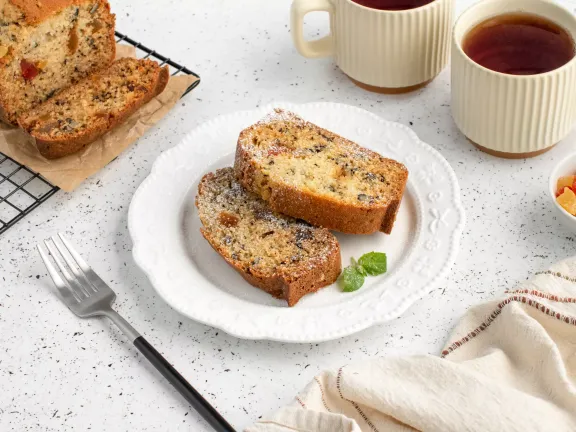 Semolina cake with candied fruits
