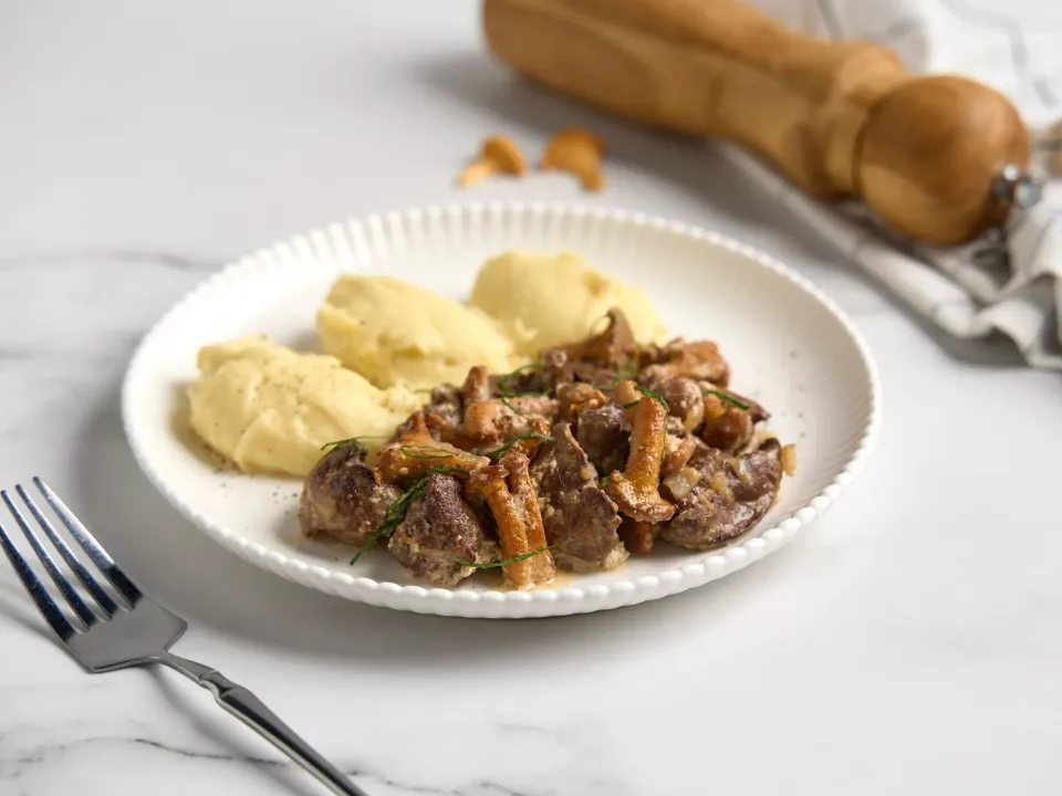 Лисички з курячою печінкою