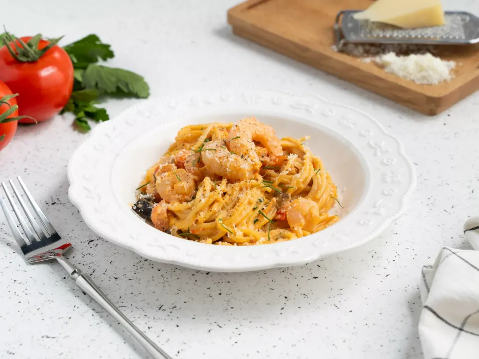 Pasta with vegetables and shrimp - MealWings
