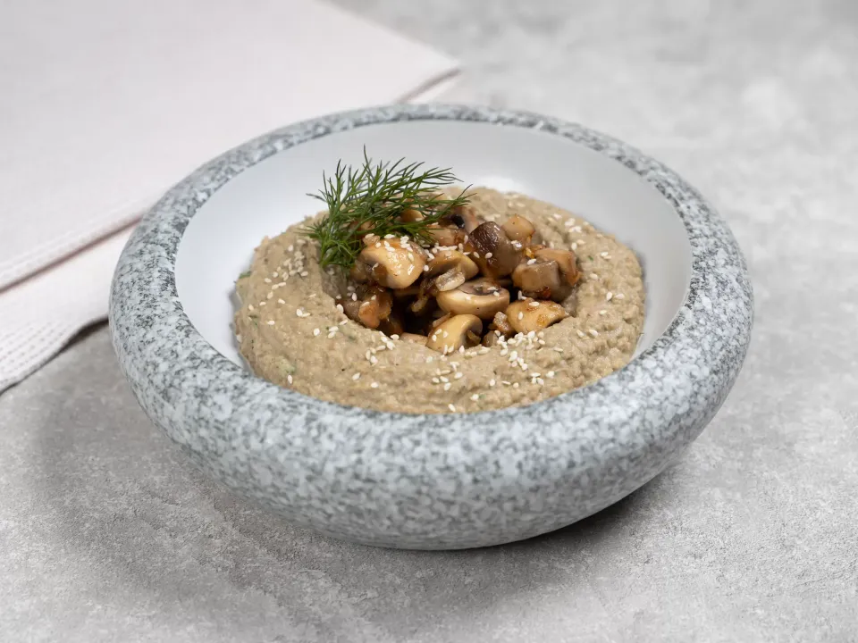 Tender, savory lentil puree with mushrooms - MealWings