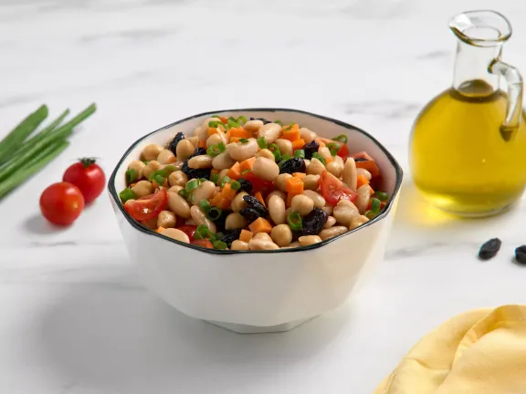 Салат з морквою, нутом і квасолею