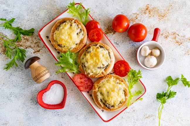 Gombával töltött zsemlék air fryerben