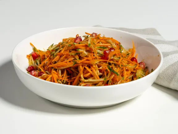 Салат зі свіжого огірка та моркви