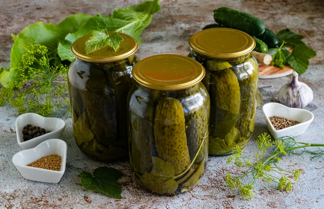 Pickled Cucumbers for Winter with Vinegar