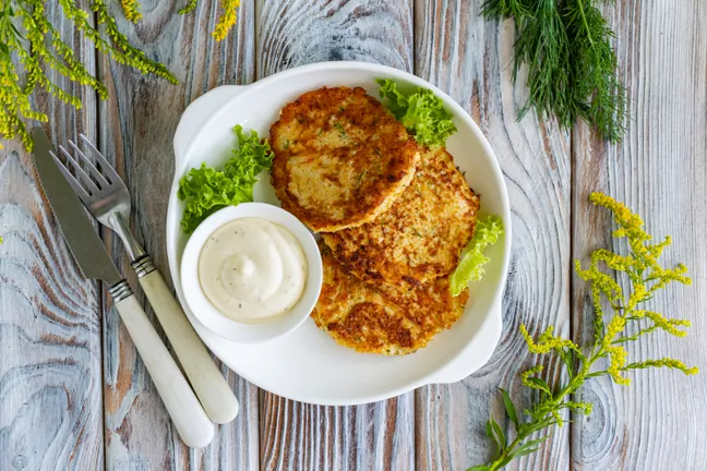 Оладки з цвітної капусти з твердим сиром