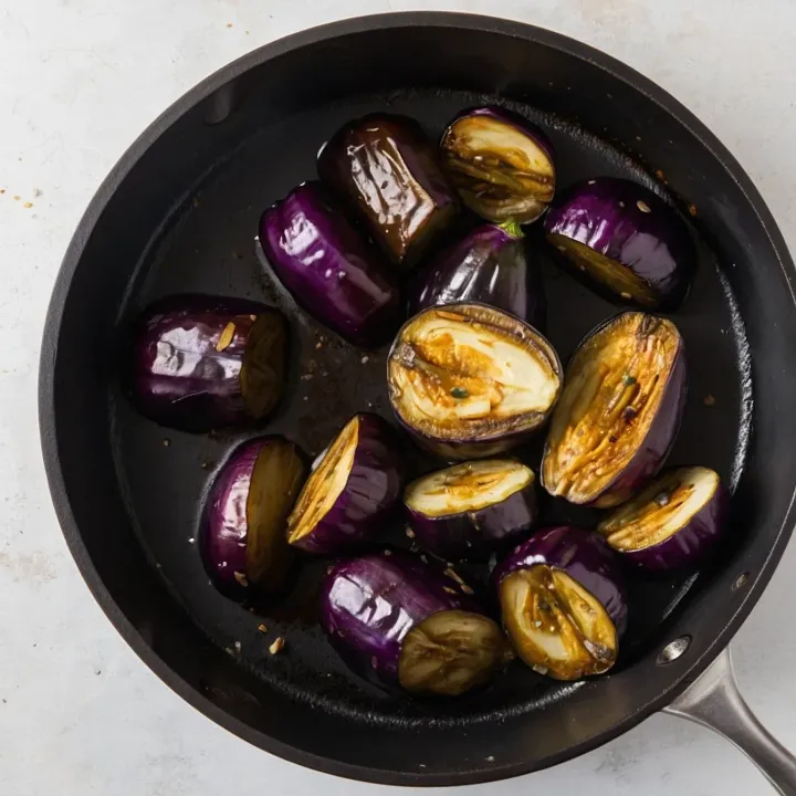Fry the eggplants in vegetable oil until golden brown, so that they acquire an appetizing appearance and a tender texture.
