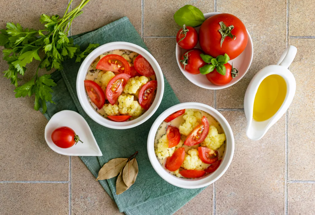 <p>Put tomato half-rings on top.</p>