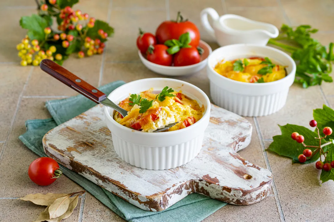 <p>If desired, you can add pieces of chicken fillet or ham to the casserole. This will make the dish even more nutritious. Enjoy!</p>