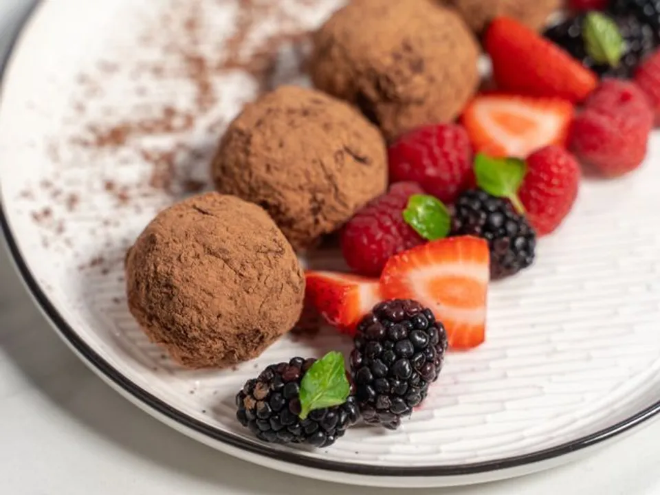 Serve the finished pastries on a plate, optionally garnishing with fresh berries for added brightness and freshness.