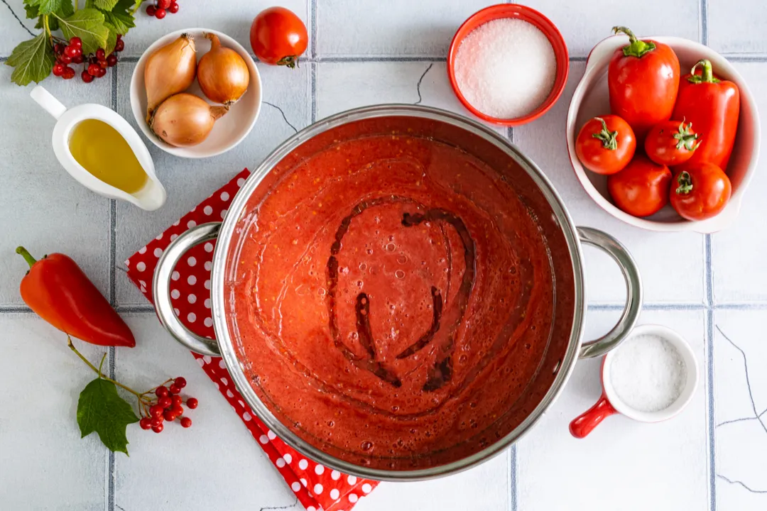 Adjon hozzá finomított napraforgóolajat.