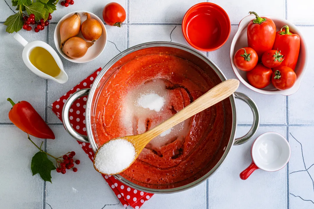 Adjon hozzá cukrot az ízek kiegyensúlyozásához.