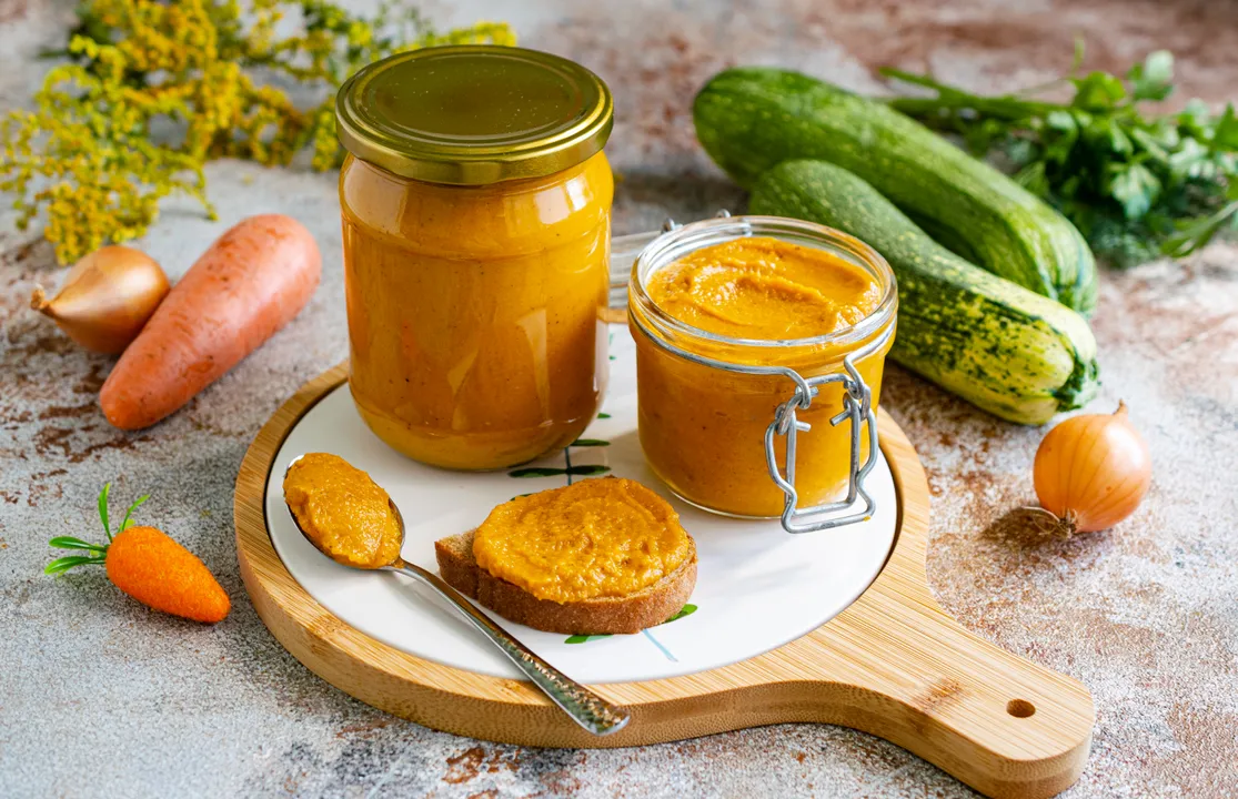 Зі зазначеної кількості інгредієнтів виходить 2,5 л консервації. Смачного!