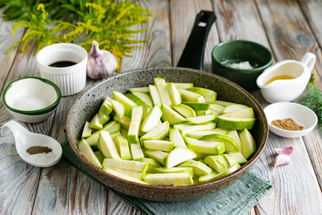 Place the chopped zucchini in a pan with heated olive oil.