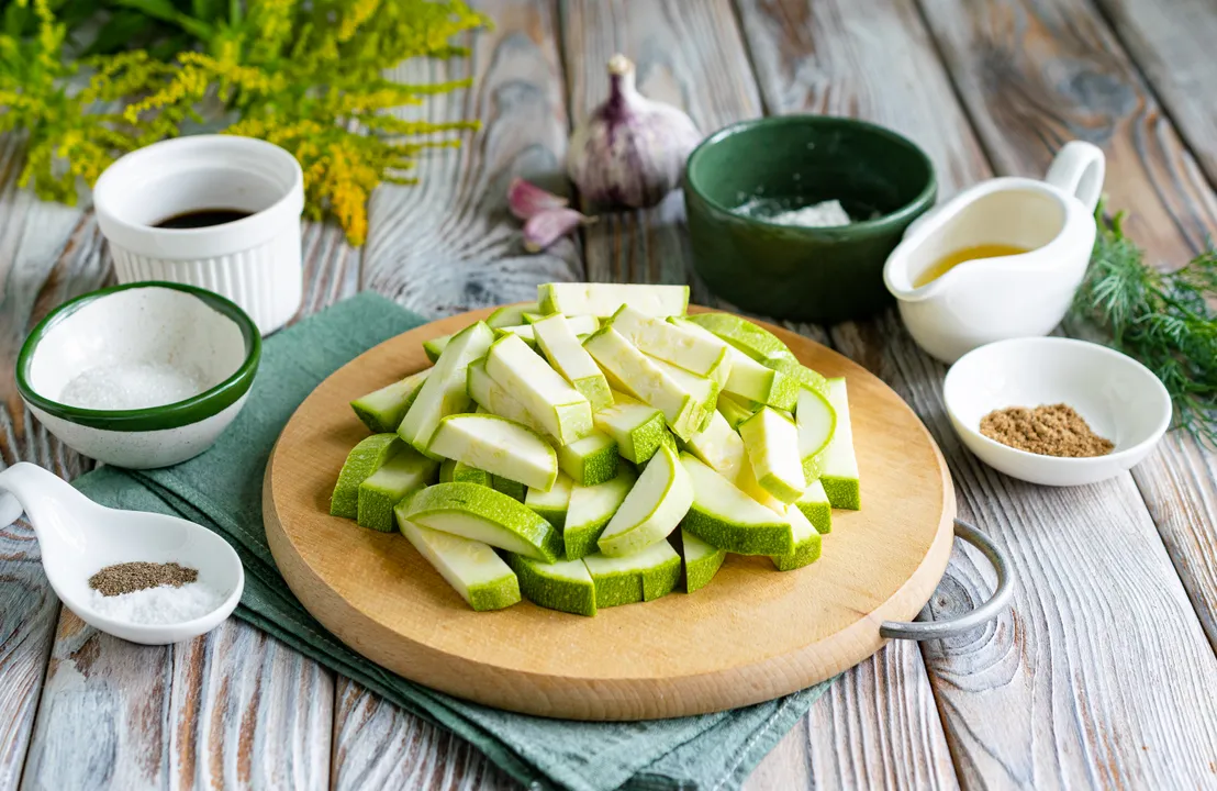 Wash the zucchini, and trim the ends. Cut the vegetables into 1 cm thick sticks. If you are using young vegetables with thin skin, you don't need to peel them beforehand.