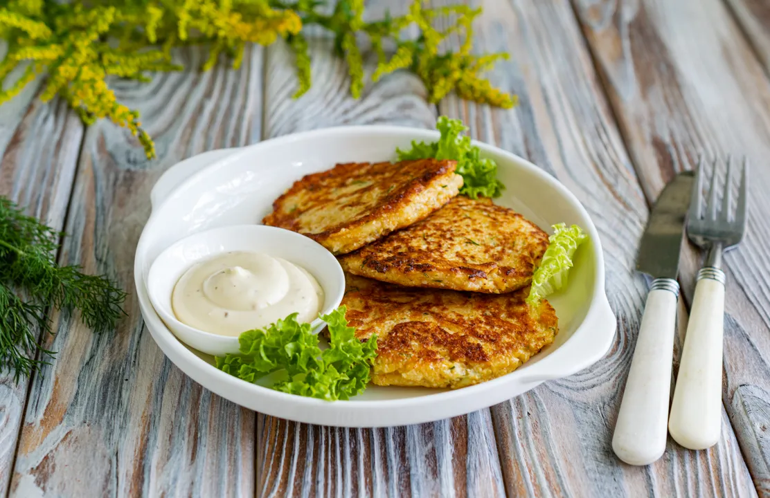 Добре підійде і свіжий салат, маринована цибуля або скибочки помідорів, щоб підкреслити м'який смак основної страви. Смачного!